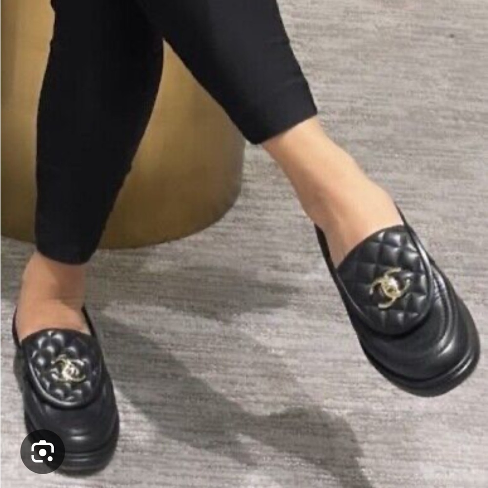 CHANEL Black and Gold Quilted Loafers Eu 40